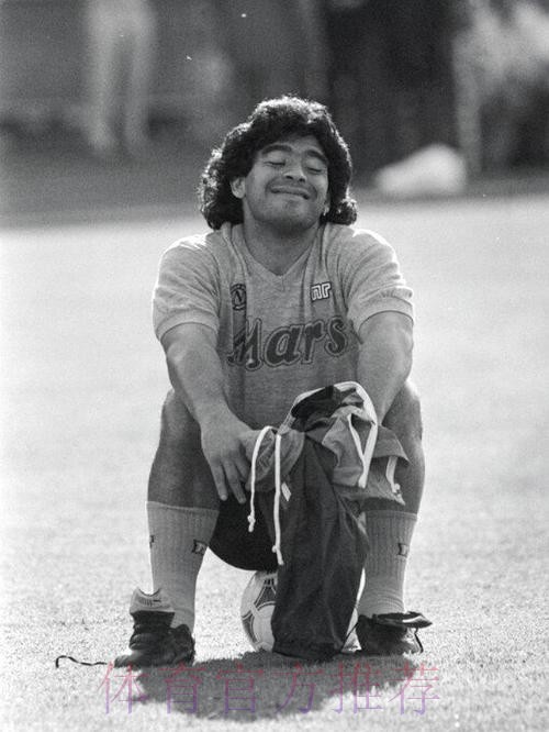 皇马官方悼念马拉多纳:留下无数遗产 全世界神话 皇马官方悼念马拉多纳:留下无数遗产 全世界神话