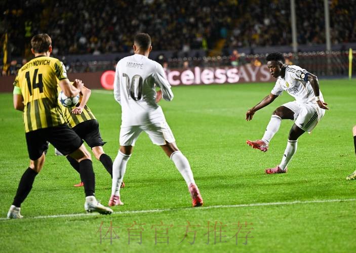 皇马34岁队长还在飞!8头球刷爆历史 百球里程碑 皇马34岁队长还在飞!8头球刷爆历史 百球里程碑