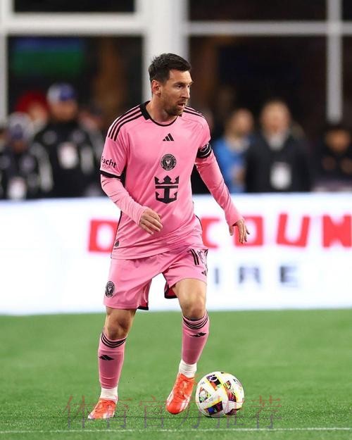 本泽马右脚兜射太风* 近两季西甲33球仅次梅西 本泽马右脚兜射太风* 近两季西甲33球仅次梅西